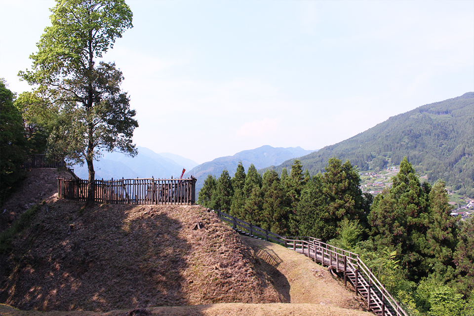 大河ドラマのロケ地になった、中世の山城「高根城」を訪ねる。