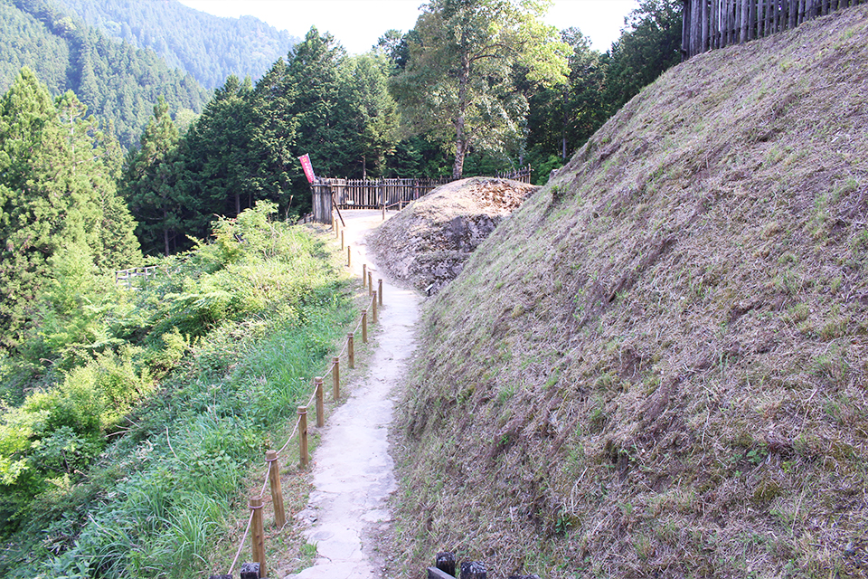 大河ドラマのロケ地になった、中世の山城「高根城」を訪ねる。