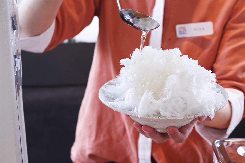 夏のお楽しみといえば「かき氷」。五穀屋オリジナル、ふわふわの新食感を味わう「熟成和こおり」を実食。