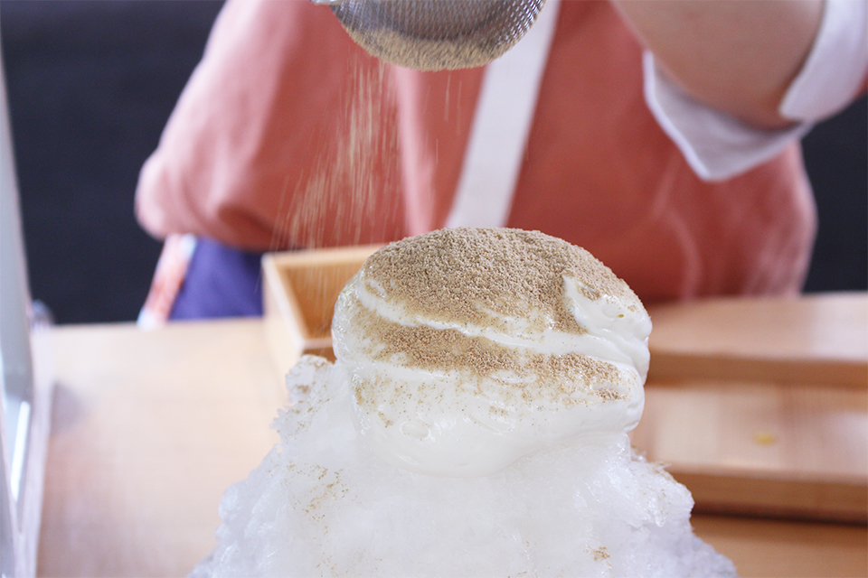 夏のお楽しみといえば「かき氷」。五穀屋オリジナル、ふわふわの新食感を味わう「熟成和こおり」を実食。