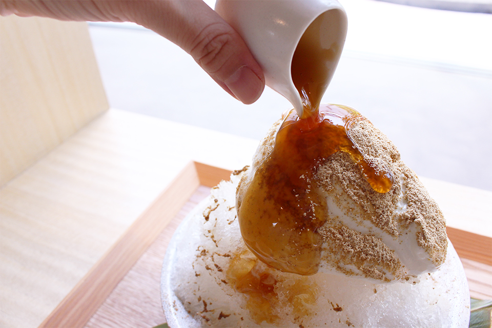 夏のお楽しみといえば「かき氷」。五穀屋オリジナル、ふわふわの新食感を味わう「熟成和こおり」を実食。